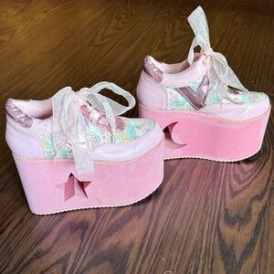 Y.R.U. X SANRIO: QOZMO TWIN STARS